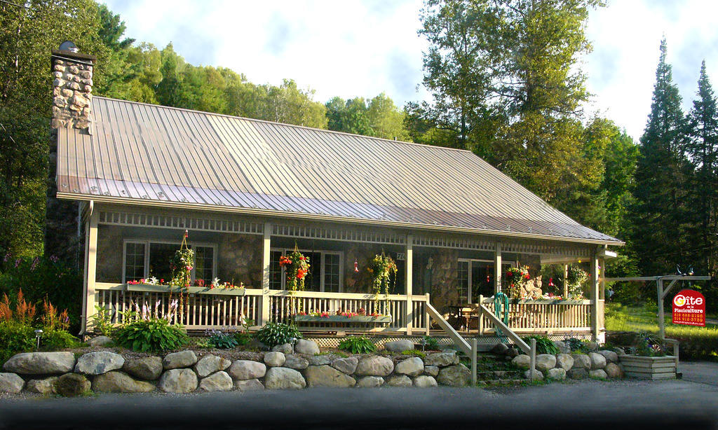 Gite De La Pisciculture Acomodação com café da manhã Saint-Faustin-Lac-Carre Exterior foto