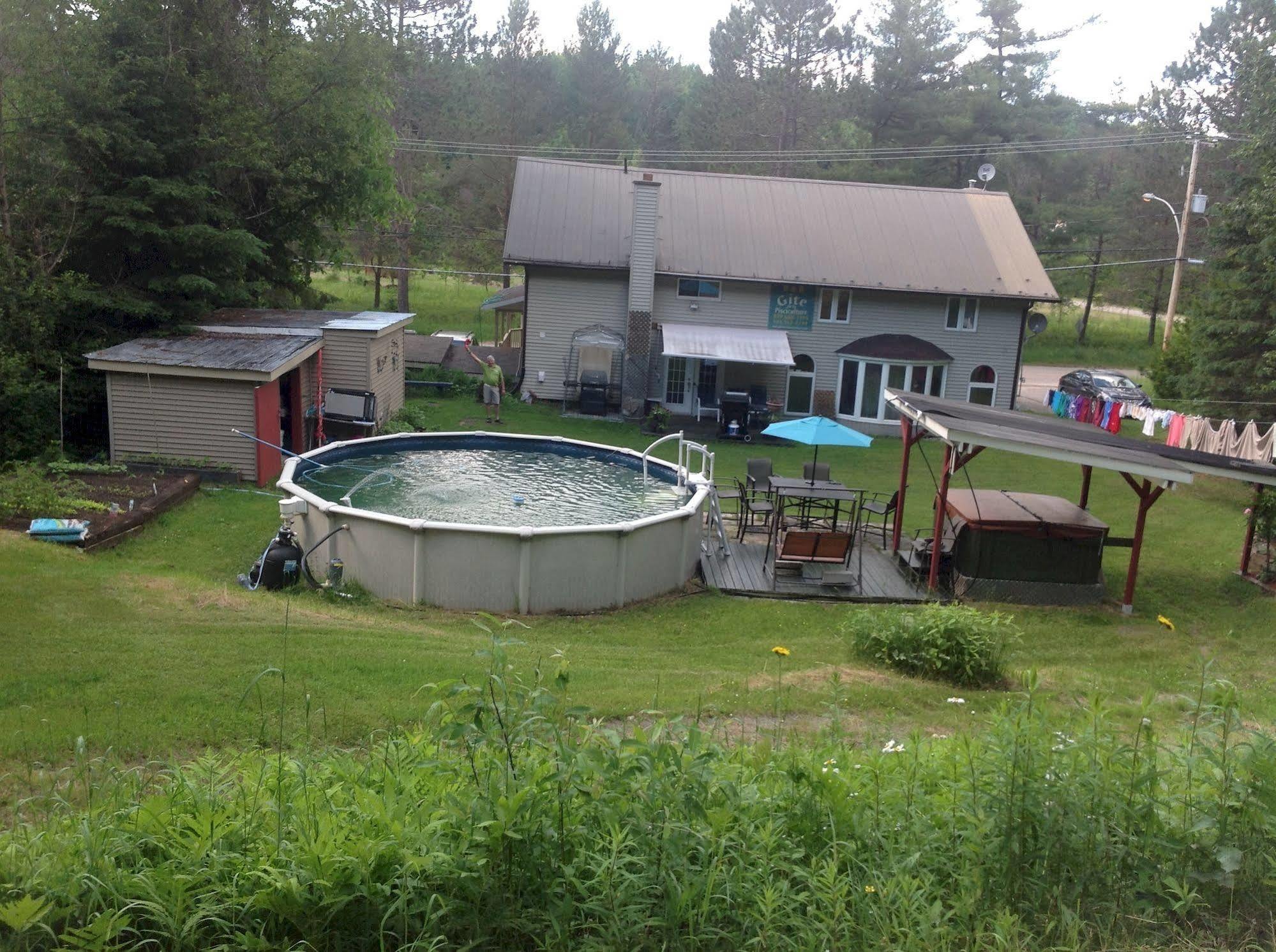 Gite De La Pisciculture Acomodação com café da manhã Saint-Faustin-Lac-Carre Exterior foto